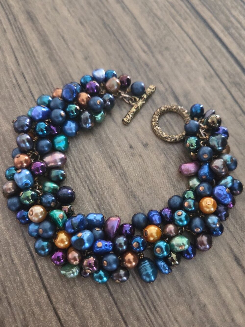 Iridescent Peacock Multicolor Pearl Cluster Bracelet with Gold Toggle